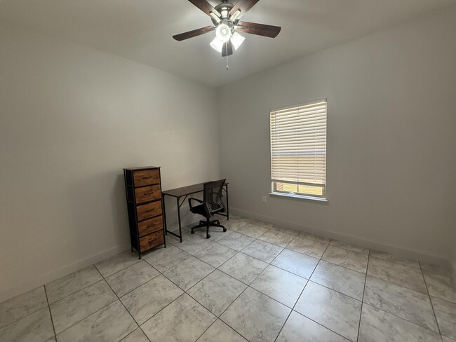 Building Photo - 411 Niceville Ave