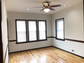 Building Photo - 2856 N Western Ave