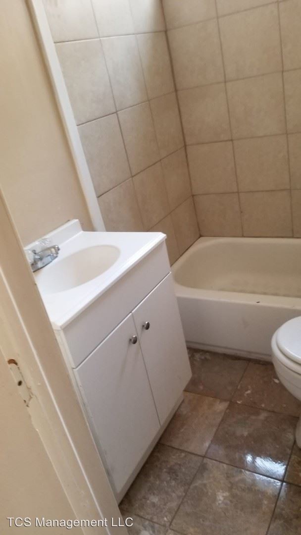 Building Photo - 3 br, 1.5 bath House - 1948 E Monmouth Street