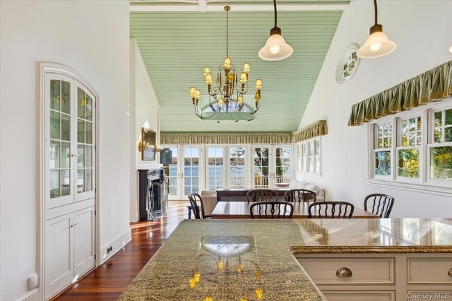 Building Photo - 508 Centre Island Rd