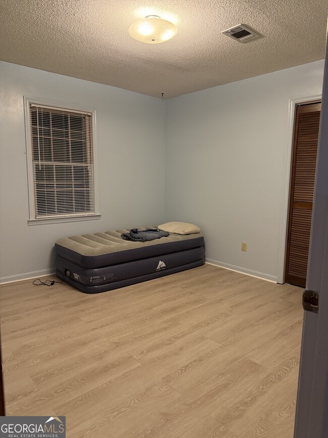 Building Photo - 101 Smoke Rise Dr