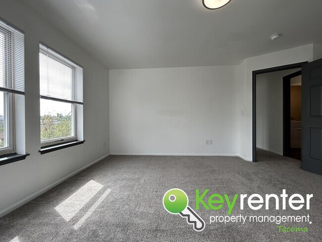 Building Photo - Exceptional 2 Bed 2 Bath Downtown Condo