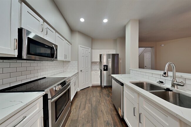Building Photo - 6310 New Oak Ct