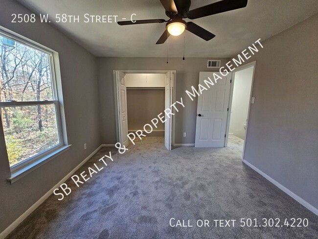 Building Photo - 2 Bedroom Townhouse in North Little Rock, AR!