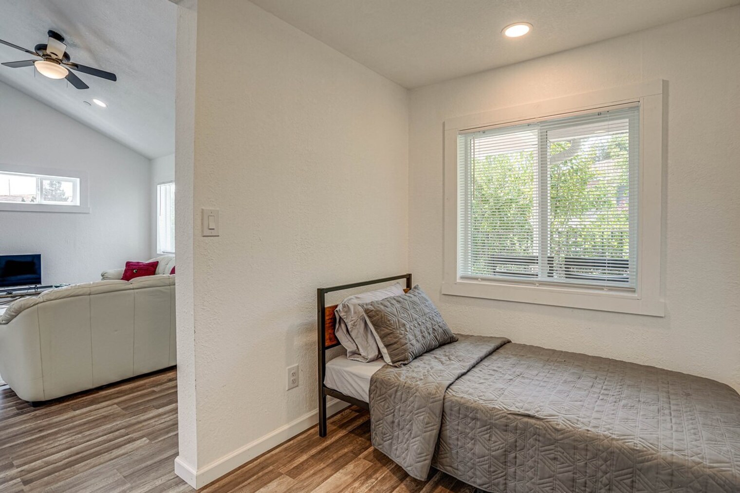 Building Photo - 1120 Sunrise Hill