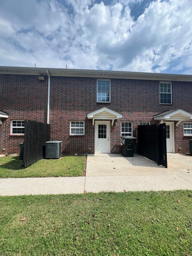 Building Photo - 1505 Center Pointe Dr