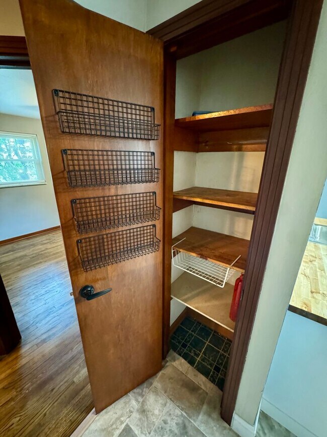 Building Photo - Charming 2-Bed 1-Bath Home in Avalon!