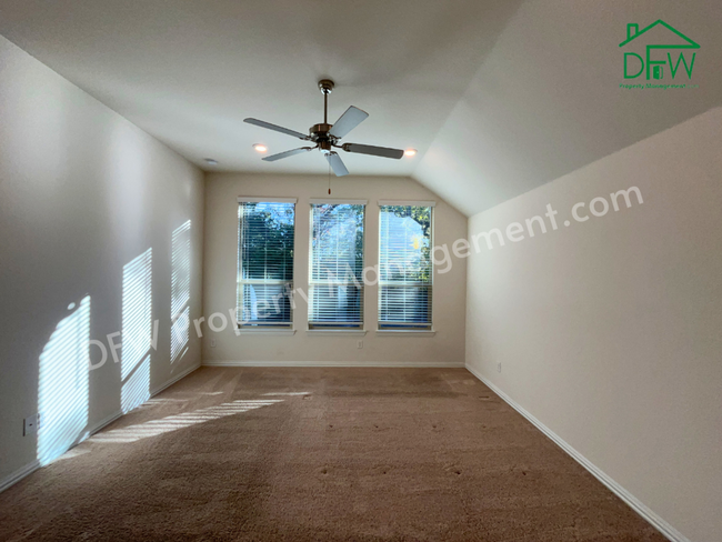 Building Photo - Spacious 4-Bedroom Home in Arlington with ...