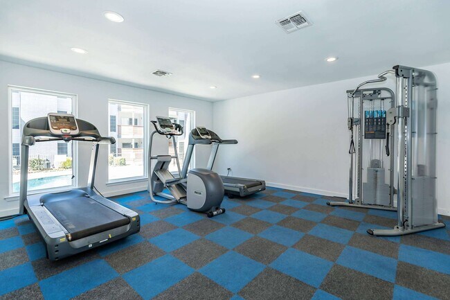 Building Photo - Valencia at Medical