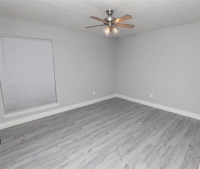 Building Photo - 2700 Westridge St