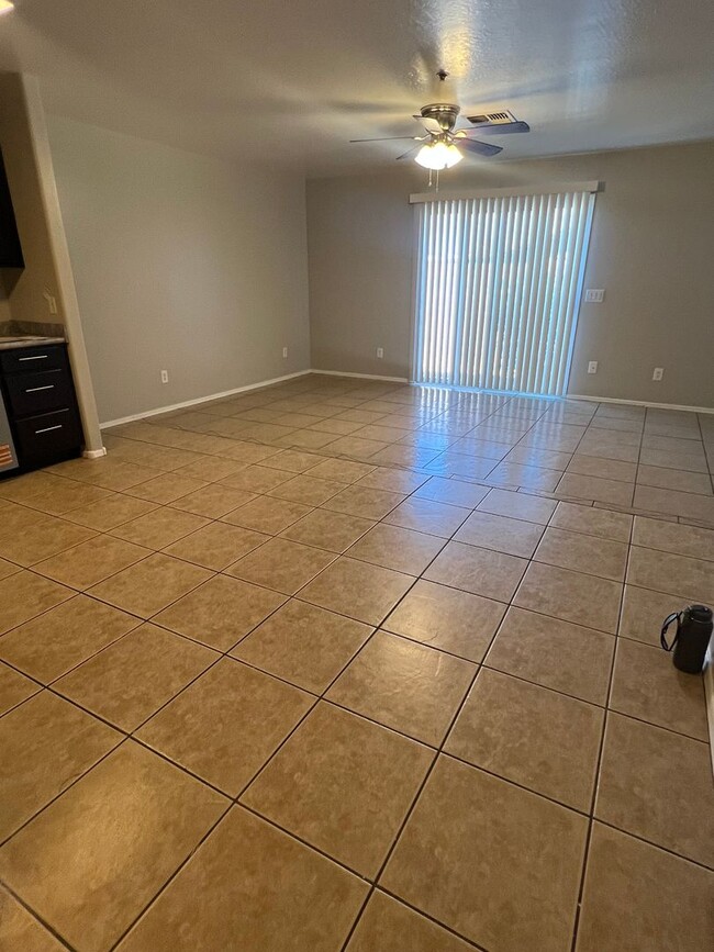 Building Photo - South Phoenix 3Bed 2.5 Bath Garage