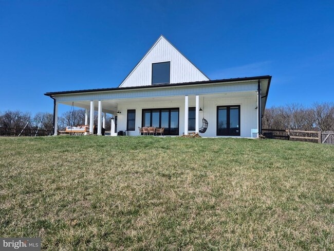 Building Photo - 330 Majestic Ln