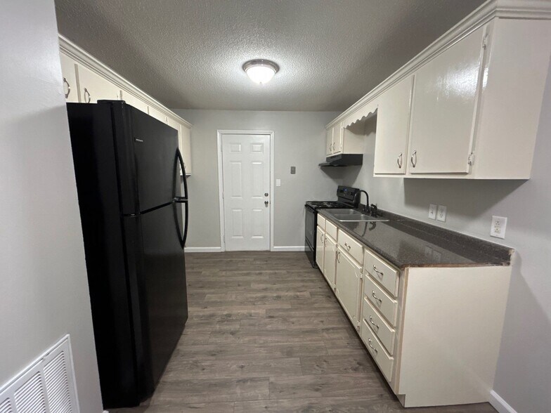 Building Photo - 25 Georgian Cv