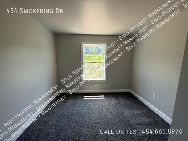 Building Photo - 454 Smokering Dr