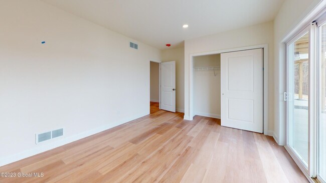 Building Photo - 544 NY-9P