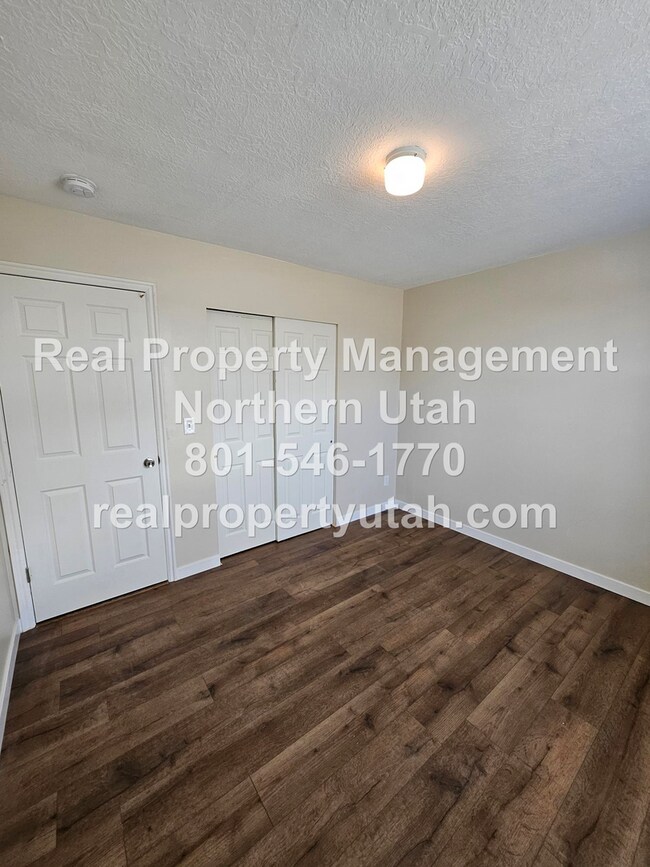 Building Photo - Stunning 4 Bedroom 3 Bath Syracuse Home