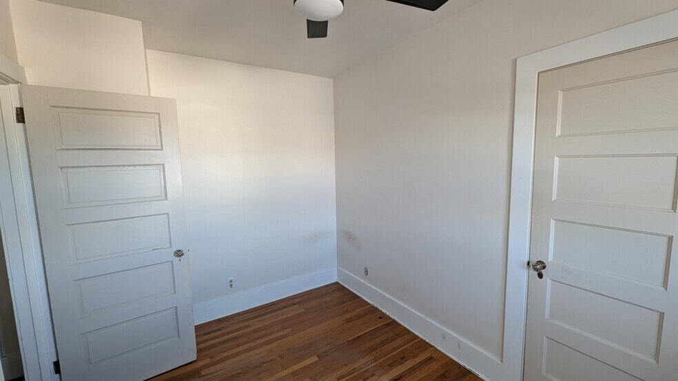 Building Photo - 3114 19th Ave S