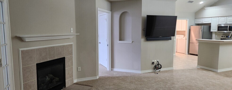 Bedroom entry - 902 Bridges Dr