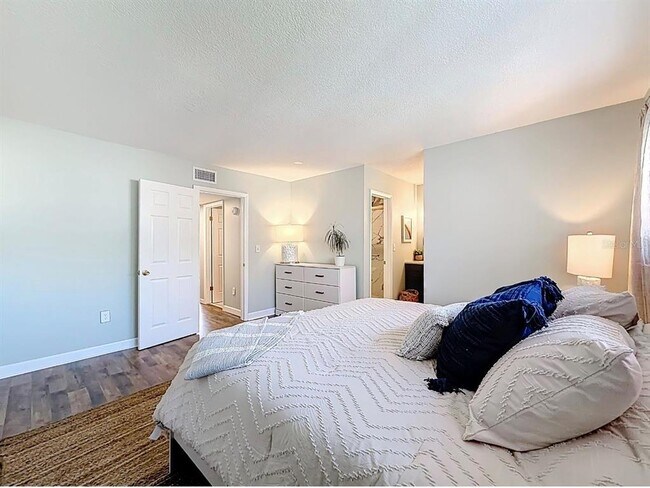 Building Photo - 1655 58th Terrace S