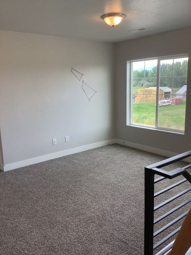 Building Photo - FREE RENT FIRST MONTH  - Townhome in Prime...