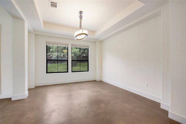 Building Photo - 18400 Lakepoint Cove