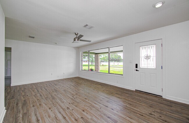 Building Photo - 709 S McCarty Ave