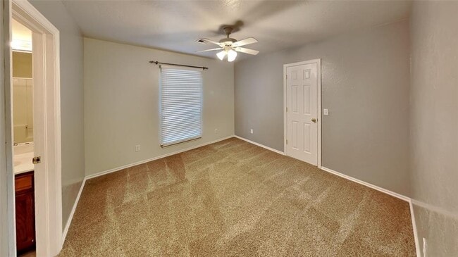 Building Photo - 1590 Deerwood Tr