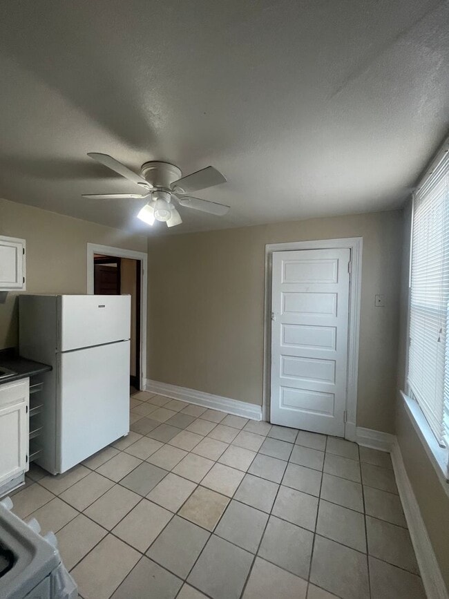 Building Photo - Methyl Duplex