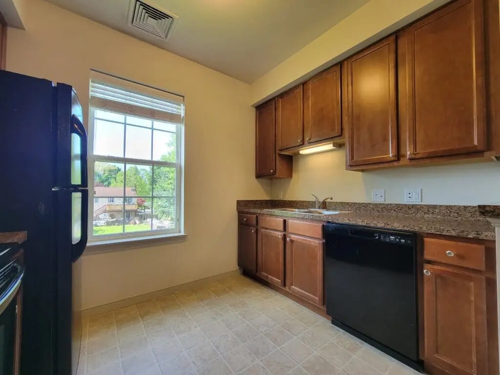 Building Photo - 2028 Shady Oak Dr