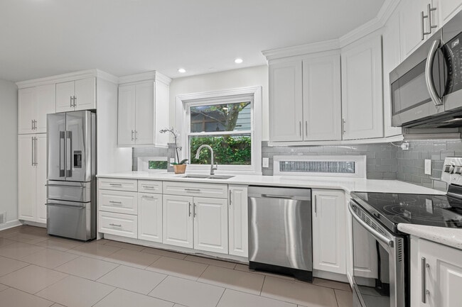 Building Photo - 930 Harvard Ct