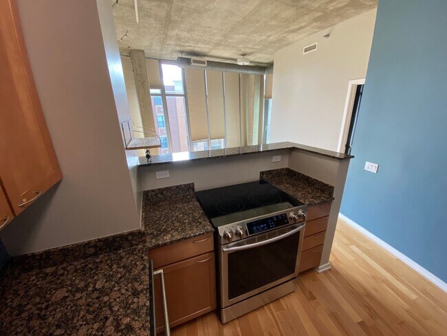 Building Photo - Beautiful Uptown Condo for Rent: 2 bed, 2 ...