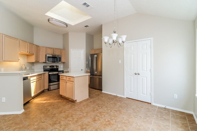 Building Photo - 808 Thorton Dr