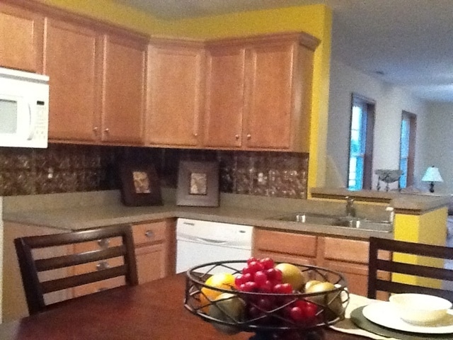 Building Photo - Beautiful Executive 3 Bedroom Condo!