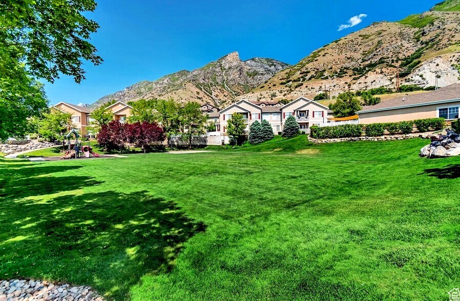 Building Photo - 1043 Canyon Meadow Dr