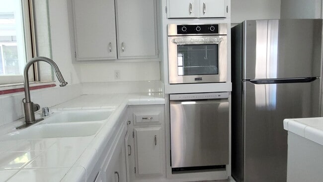 Building Photo - Beautiful University City Home