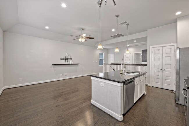 Building Photo - 11915 Oakmont Valley Trace