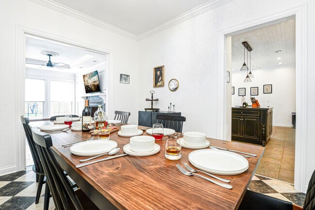 Building Photo - 1645 Burks Branch Rd