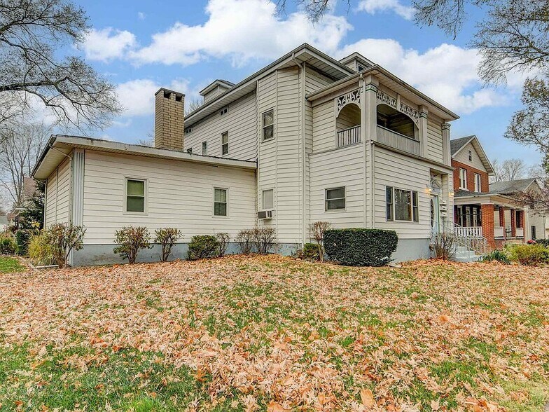 Building Photo - 545 S Douglas Ave