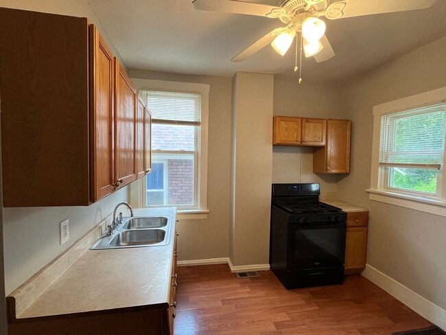 Building Photo - "Charming 2-Bedroom Retreat with Wood Floors with Basement!"