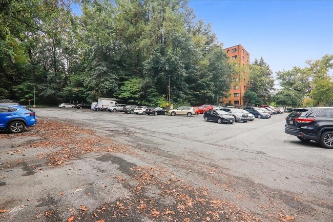 Building Photo - 7611 Maple Ave