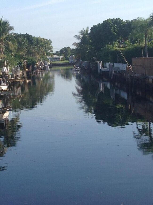 Building Photo - 772 Apple Tree Ln