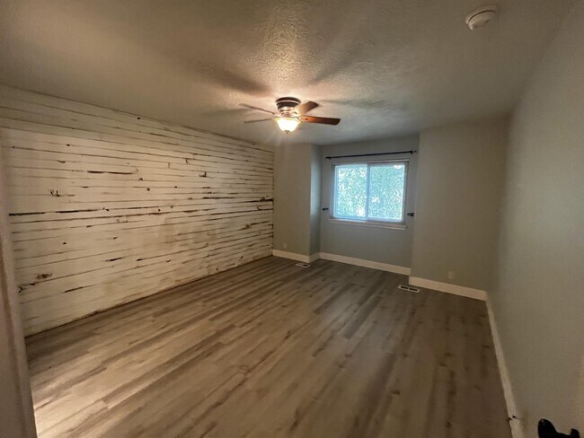 Building Photo - 1416 W Great Basin Dr