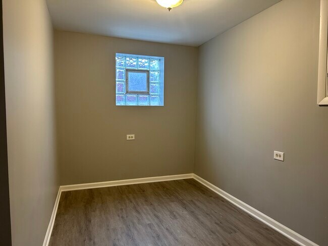 Building Photo - 5122 30th Pl