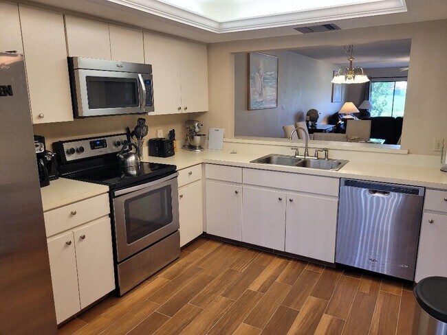 Building Photo - 3200 Twin Lakes Terrace