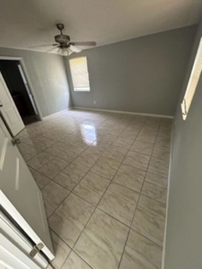 Building Photo - Large  3 bedroom, 2 bath pool home.