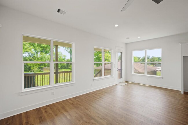 Building Photo - 4914 Lavender St