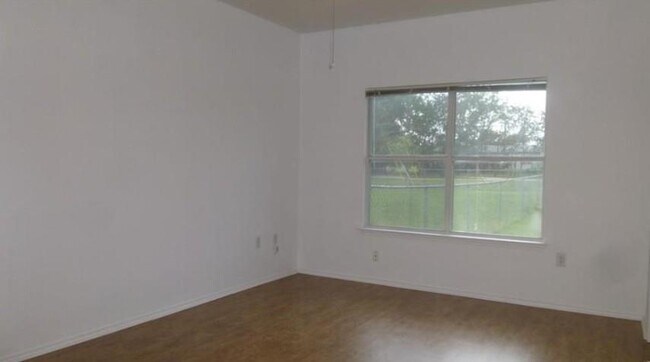 Building Photo - 501 Tablerock Cir