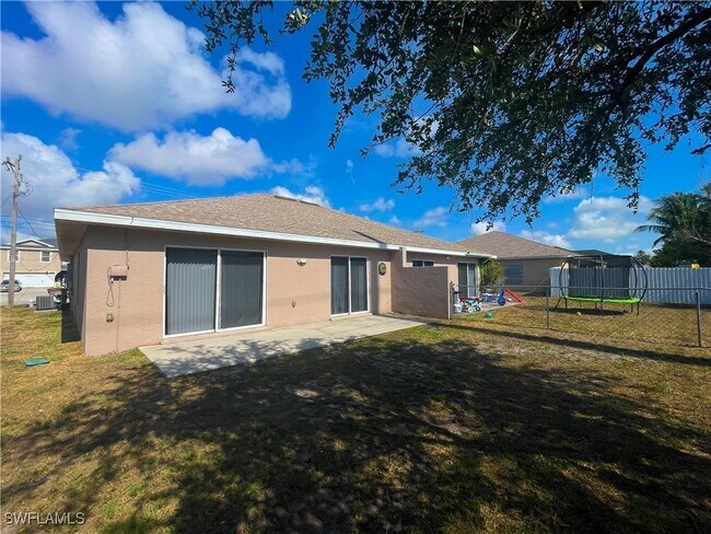 Building Photo - 309 NE 24th Ave