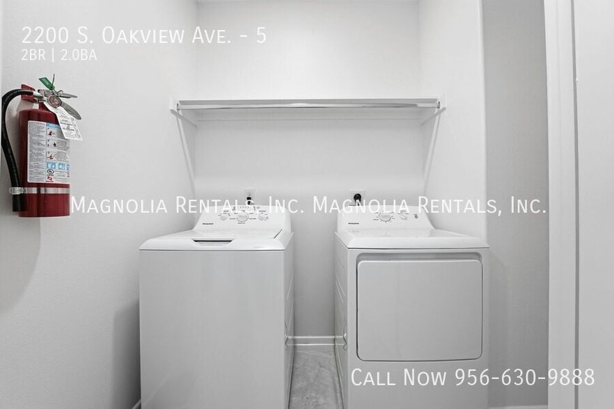 Building Photo - 2200 S Oakview Dr