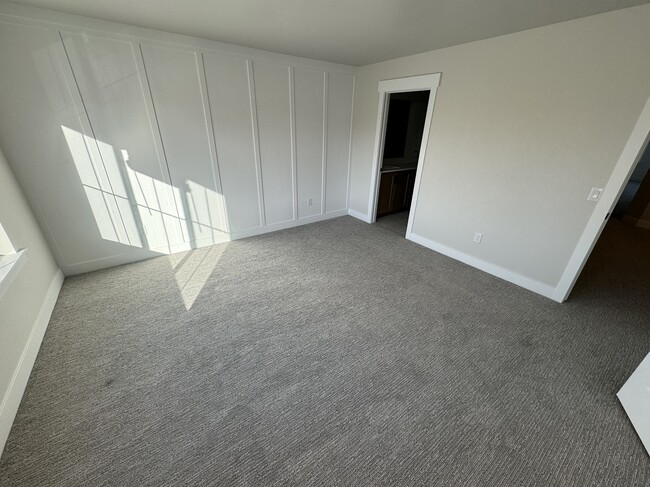 Building Photo - 454 E Nickel Ln